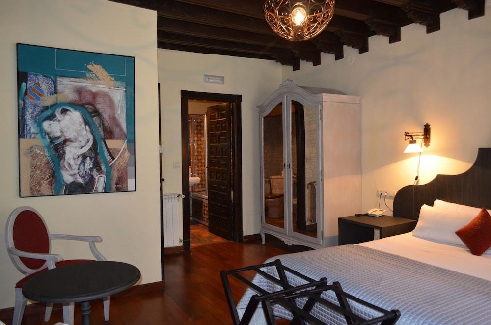 Palacio De Mariana Pineda 4*