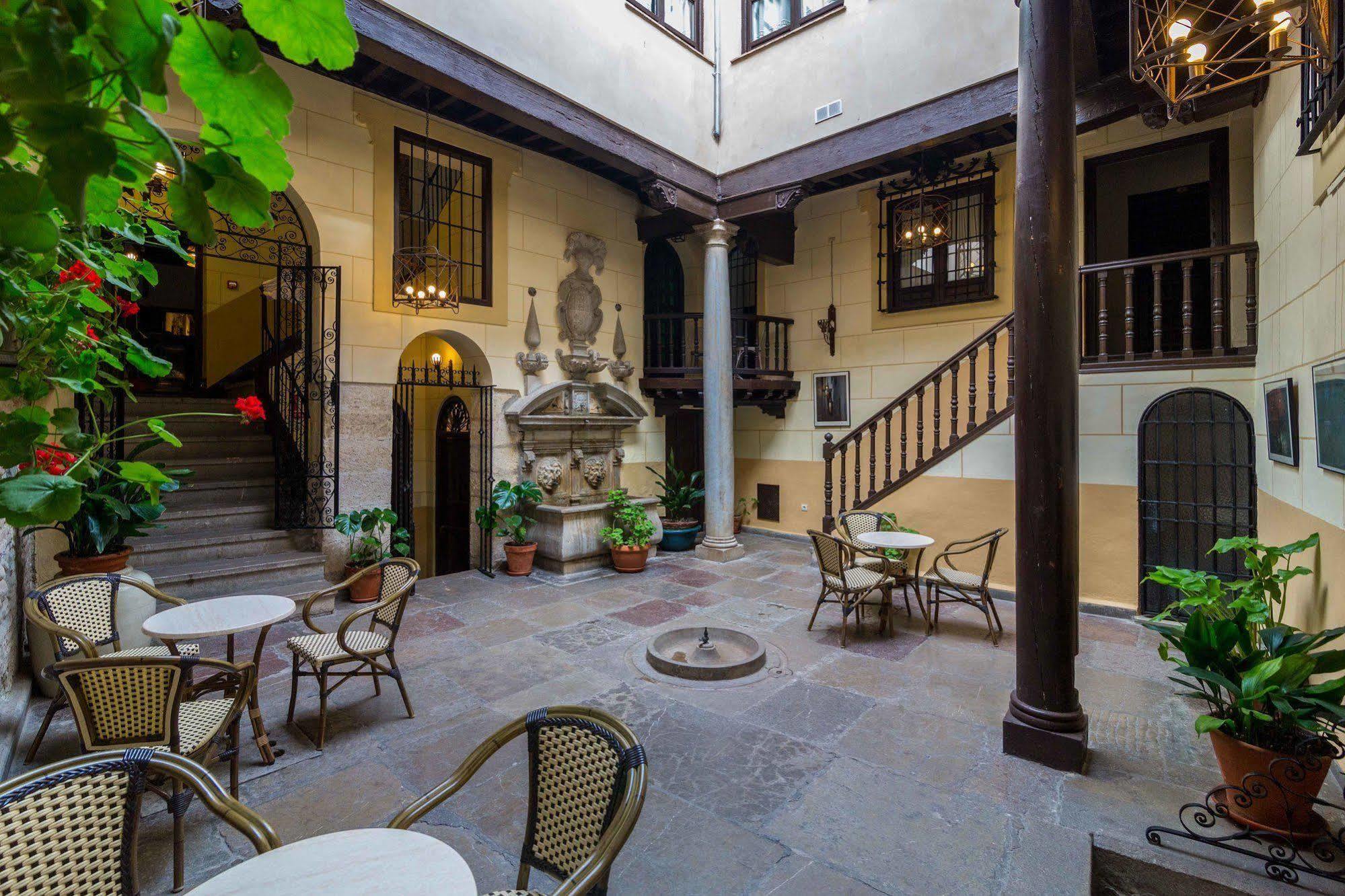 Palacio De Mariana Pineda Hotel 4*